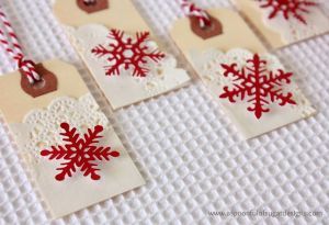Blondas de papel para adornar tarjetas