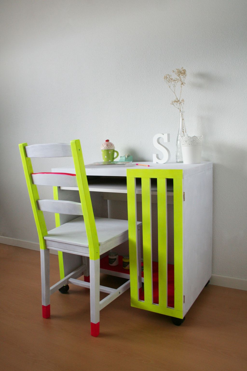 Cómo pintar muebles. Muebles fluor